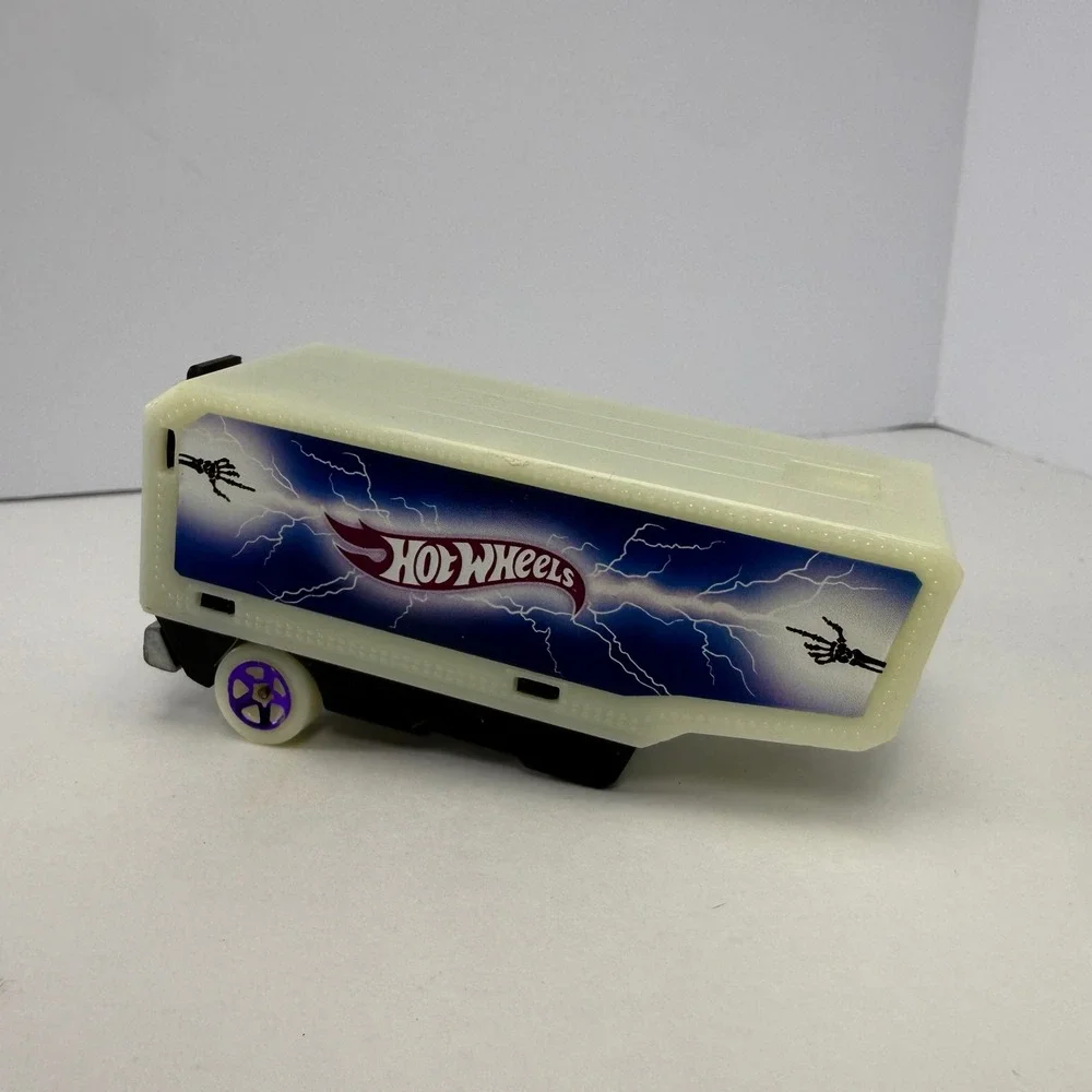 Hot Wheels Haulin Heat Trailer 2012 Glow in the Dark Lightning Track Star